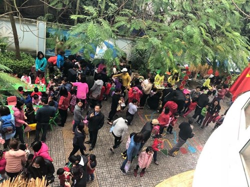 Ngày 27 tháng 2 năm 2018, trường mầm non Sơn Ca tưng bừng tổ chức “Liên hoan chúng cháu vui khỏe – Hội chợ xuân 2018”